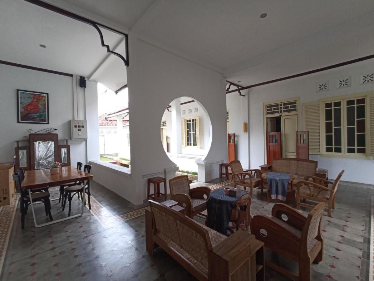 Mruyung Guest House Kota Lama Banyumas Mitra Reddoorz ภายนอก รูปภาพ