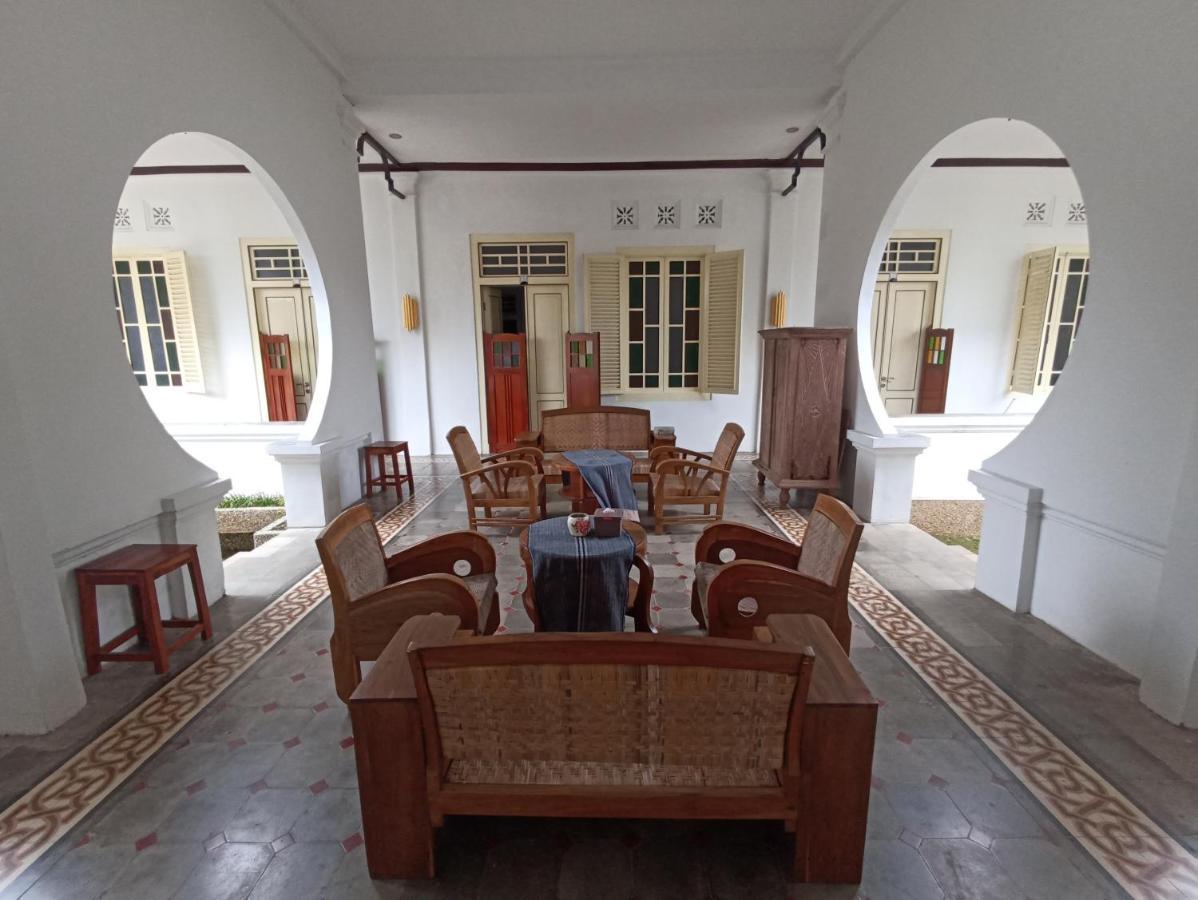 Mruyung Guest House Kota Lama Banyumas Mitra Reddoorz ภายนอก รูปภาพ